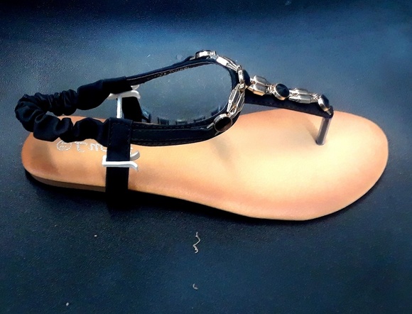 Sandals (MY WHOLE CLOSET IS ANY 2 FOR $15. JUST BUNDLE AND SEND OFFER) - Picture 4 of 4